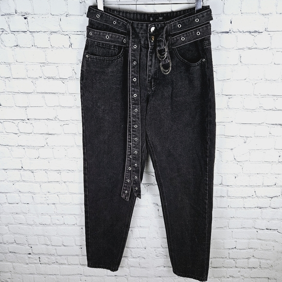 MISSGUIDED | Riot high rise tapered leg double grommet belted mom jeans - Picture 3 of 8